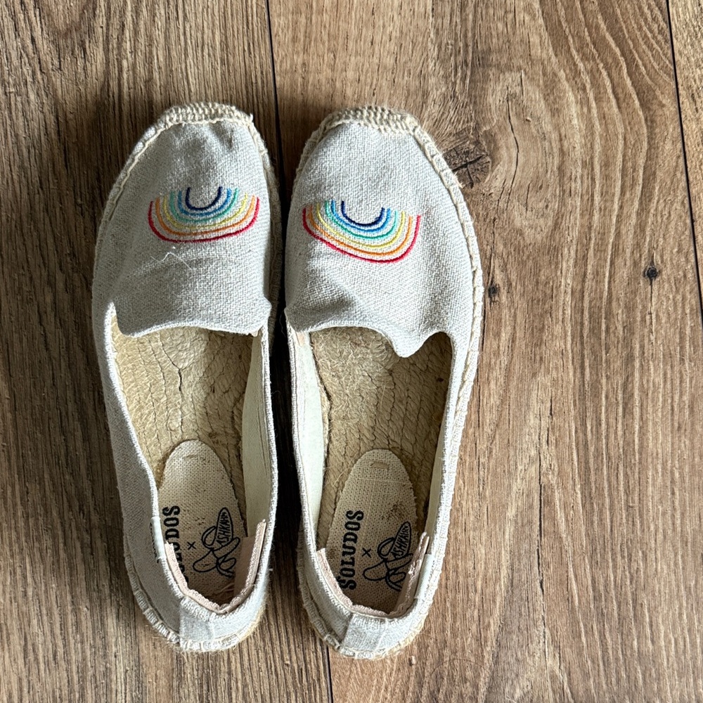 Like new Soludos Light Beige Slippers with Rainbow - Worn once! Women’s size 6.5 - Picture 5 of 10